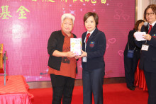 萬眾期待的抽獎環節開始，各幸運兒歡天喜地上台領取獎品