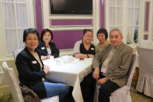 來賓與李一覺會長合照留念。