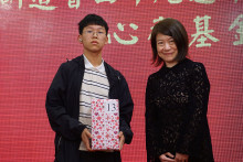 萬眾期待的抽獎環節開始，各幸運兒歡天喜地上台領取獎品