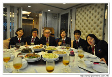 服務人員合照留念。