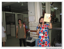 本基金總幹事梅孝容介紹心齋研道會與心齋基金。