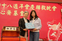 萬眾期待的抽獎環節開始，各幸運兒歡天喜地上台領取獎品