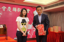 萬眾期待的抽獎環節開始，各幸運兒歡天喜地上台領取獎品