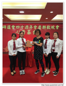 萬眾期待的抽獎環節開始，各幸運兒歡天喜地上台領取獎品。