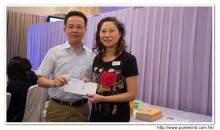 抽獎環節開始，由各嘉賓主持抽獎，各幸運兒歡天喜地領取獎品。