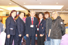 來賓與李一覺會長合照留念。