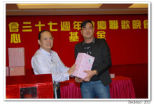 萬眾期待的抽獎環節開始，各幸運兒歡天喜地上台領取獎品。