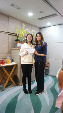 抽獎環節由各嘉賓主持抽獎，各幸運兒歡天喜地領取獎品