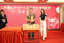 萬眾期待的抽獎環節開始，各幸運兒歡天喜地上台領取獎品