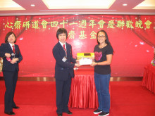 萬眾期待的抽獎環節開始，各幸運兒歡天喜地上台領取獎品。