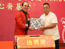 萬眾期待的抽獎環節開始，各幸運兒歡天喜地上台領取獎品