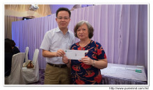 抽獎環節開始，由各嘉賓主持抽獎，各幸運兒歡天喜地領取獎品。