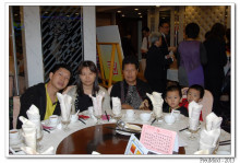 來賓合照留念。