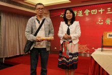 萬眾期待的抽獎環節開始，各幸運兒歡天喜地上台領取獎品。