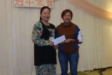 抽獎環節開始，由各嘉賓主持抽獎，各幸運兒歡天喜地領取獎品