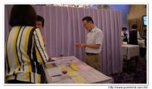 來賓簽名留念。