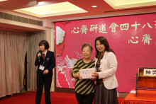 萬眾期待的抽獎環節開始，各幸運兒歡天喜地上台領取獎品