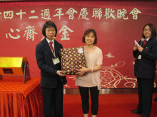 萬眾期待的抽獎環節開始，各幸運兒歡天喜地上台領取獎品。