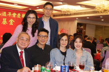 來賓與李一覺會長合照留念。