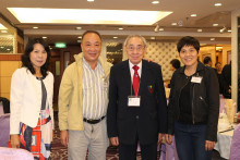 來賓與李一覺會長合照留念。