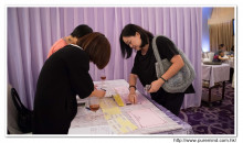 來賓簽名留念。