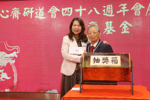 萬眾期待的抽獎環節開始，各幸運兒歡天喜地上台領取獎品