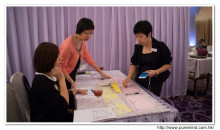 來賓簽名留念。