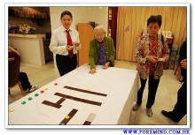 來賓試玩各類遊戲及贏取獎品情況。