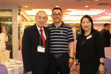 來賓與李一覺會長合照留念。