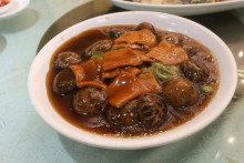 賓客享用晚宴美食情況。