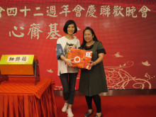 萬眾期待的抽獎環節開始，各幸運兒歡天喜地上台領取獎品。