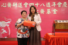 萬眾期待的抽獎環節開始，各幸運兒歡天喜地上台領取獎品