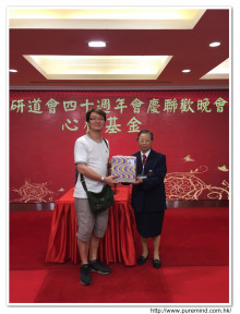 萬眾期待的抽獎環節開始，各幸運兒歡天喜地上台領取獎品。