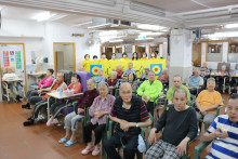 心齋服務人員與長者大合照