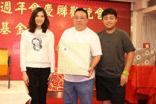 萬眾期待的抽獎環節開始，各幸運兒歡天喜地上台領取獎品。