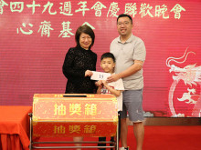 萬眾期待的抽獎環節開始，各幸運兒歡天喜地上台領取獎品