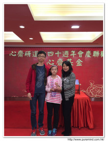 萬眾期待的抽獎環節開始，各幸運兒歡天喜地上台領取獎品。