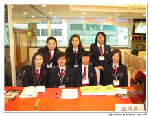 服務人員合照留念。