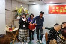 抽獎環節由各嘉賓主持抽獎，各幸運兒歡天喜地領取獎品