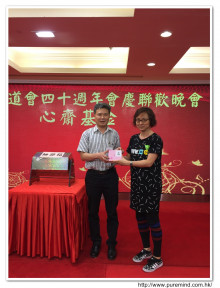 萬眾期待的抽獎環節開始，各幸運兒歡天喜地上台領取獎品。