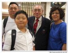 來賓與會長合照留念。