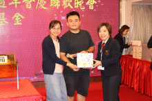 萬眾期待的抽獎環節開始，各幸運兒歡天喜地上台領取獎品