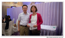 抽獎環節開始，由各嘉賓主持抽獎，各幸運兒歡天喜地領取獎品。