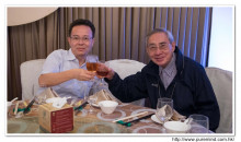 來賓與李一覺會長合照留念。