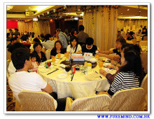 來賓就坐，等待晚宴開始。