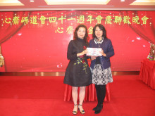 萬眾期待的抽獎環節開始，各幸運兒歡天喜地上台領取獎品。