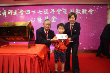 萬眾期待的抽獎環節開始，各幸運兒歡天喜地上台領取獎品