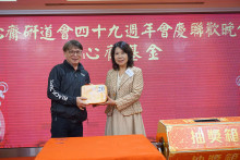 萬眾期待的抽獎環節開始，各幸運兒歡天喜地上台領取獎品