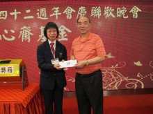 萬眾期待的抽獎環節開始，各幸運兒歡天喜地上台領取獎品。