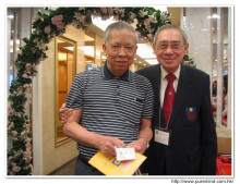 來賓與會長合照留念。